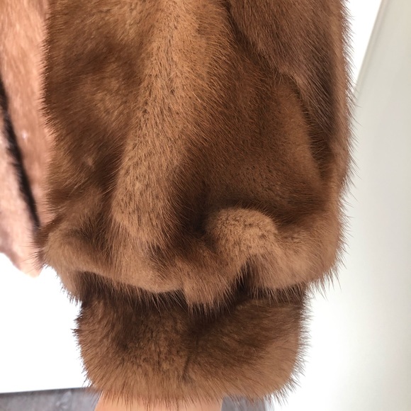 Mink Coat - Picture 4 of 16